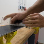 Directly after that the still warm, soft wax is removed... | Photo: Franz Mösbauer